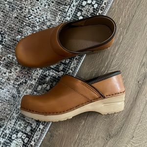 Dansko clogs size 37